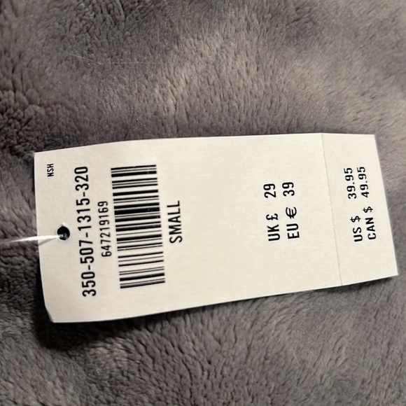 NEW WITH TAGS cropped blue Hollister sweater - Picture 4 of 4